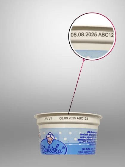 Kelímek jogurtu značený laserem Cajo Compact UV