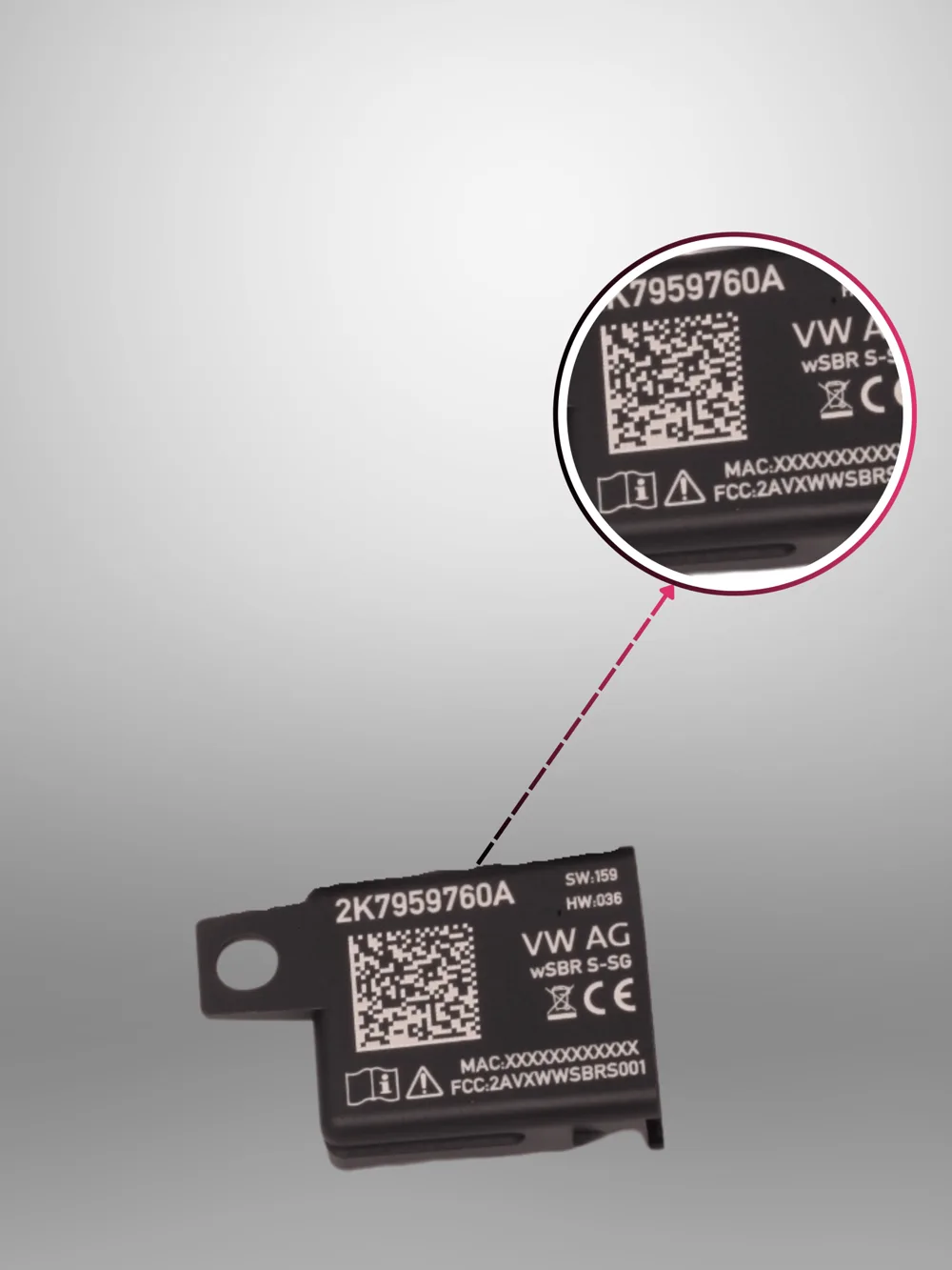 Automotive štítek s DataMatrixem a zvětšeným detailem